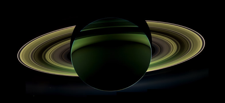 Der Saturn in einer Infrarot-Aufnahme der NASA-Sonde Cassini